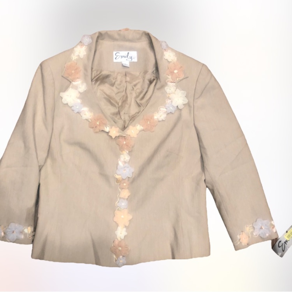 EMILY...(Dillards) Beautiful Sand Blazer w/Embroidered Flowers on Collar & Wrist